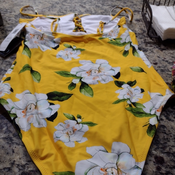 Yellow floral cute bathing suit - Picture 2 of 4